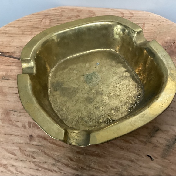 Vintage Solid Brass Ashtray - Unique Design - Beautiful Crafted of Solid Brass - Picture 3 of 11